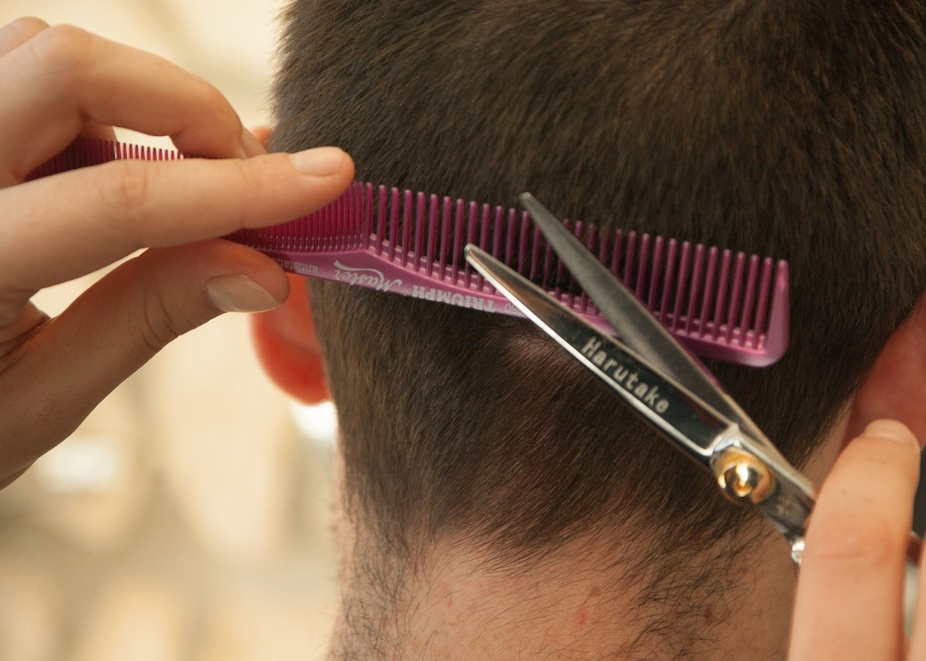When and how cutting hair after your hair transplant
